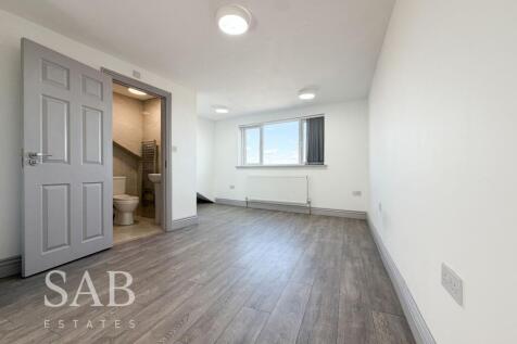 The Broadway, Greenford, UB6 photo 3