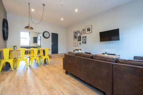 102LR Living Area