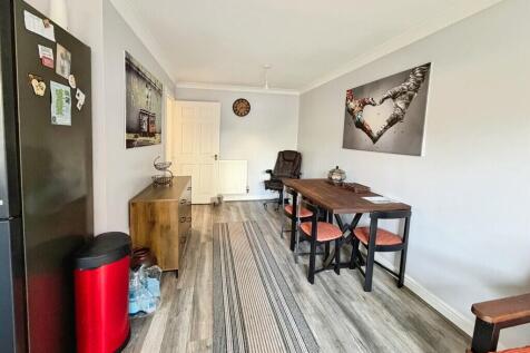 Nalder Close, Shepton Mallet photo 3