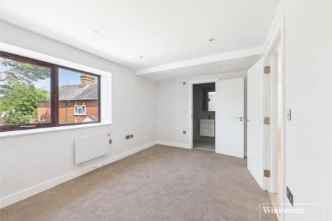 Greenham Road, Newbury, Berkshire, RG14 photo 3