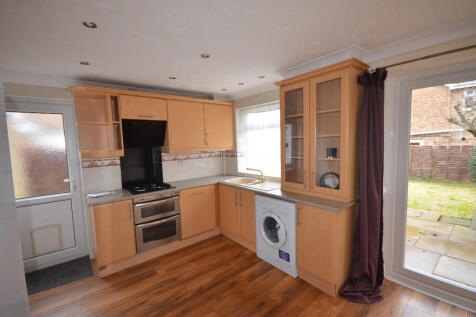 Cowper Close, Newport Pagnell, Buckinghamshire, MK16 photo 3