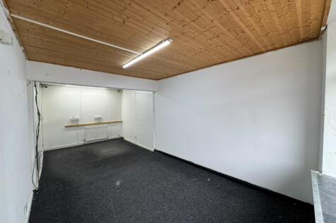 Retail Property (high street) to rent Image 3
