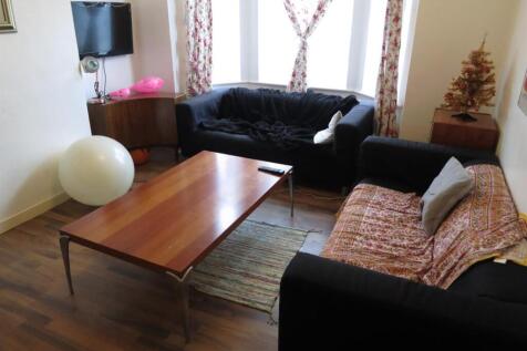 4-bed terraced on £135pppw Acomb Street, Rusholme, £2,340/mo