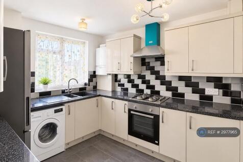 Brading Crescent, London, E11 photo 4