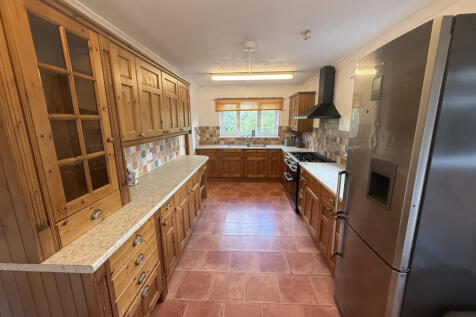 Great Location, 5 min walk to St Johns campus!