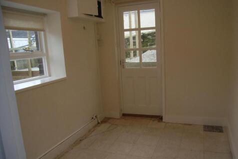 FLAT 3 - LOWER GROUND FLOOR - LET ON AN AST AT £40