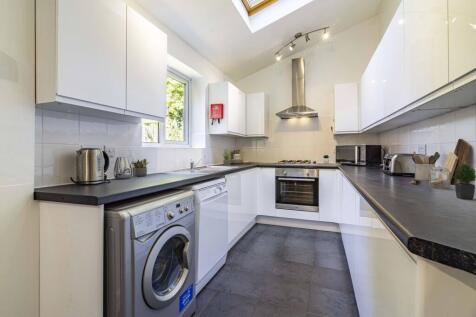 5-bed semi-detached on Trinity Avenue, Nottingham, NG7, £3,368/mo
