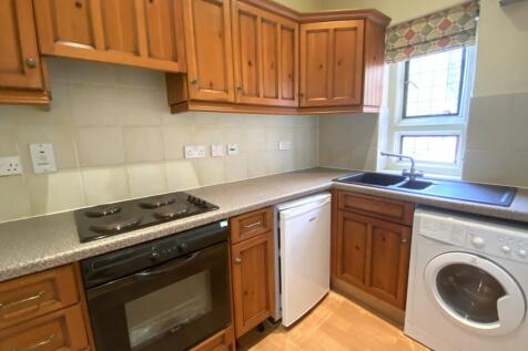 Ferry Lane, Wraysbury, Staines-upon-Thames, Berkshire, TW19 photo 3