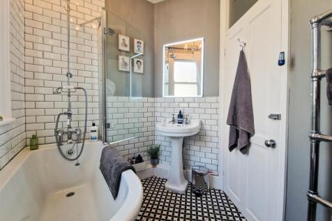 "Burlington" suite bathroom