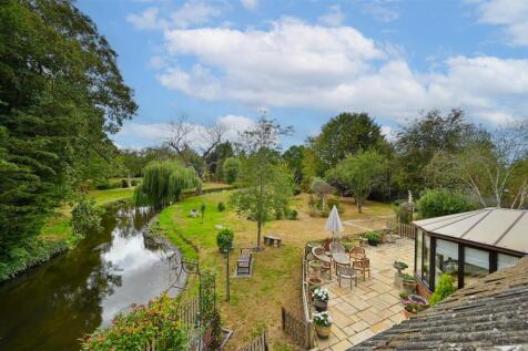 137 Lower Luton Road-32.jpg