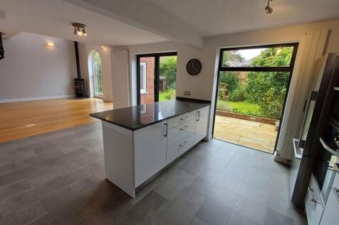 32 Curzon Mews SK9 5JN photo 3