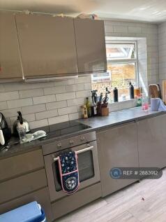 Nobles Way, Egham, TW20 photo 3