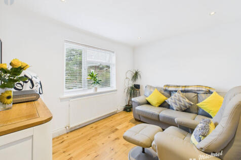 CAM03852G0-PR0474-STILL001