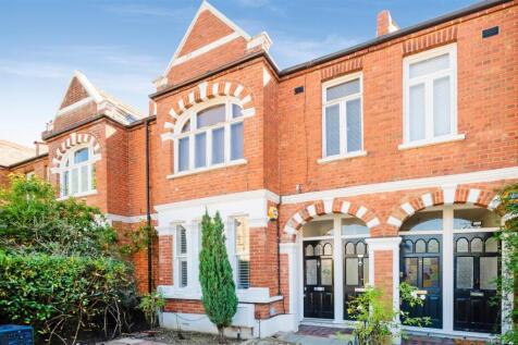 2-bed flat on Trinity Road, Wimbledon, £2,650/mo