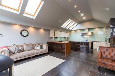 4 bed, 3 bath Detached in Glasgow - Photo 35