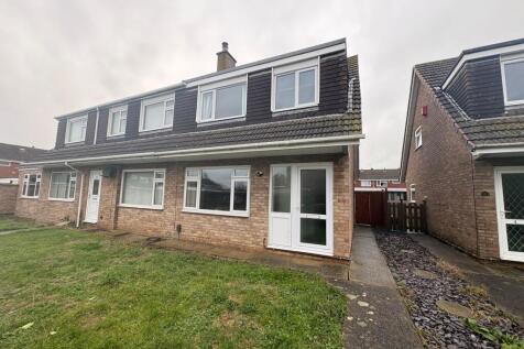 3-bed semi-detached on Maple Close, Little Stoke, BS34, £1,600/mo