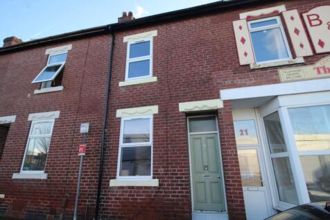 2-bed terraced on Lower Station Road, Normanton, £800/mo