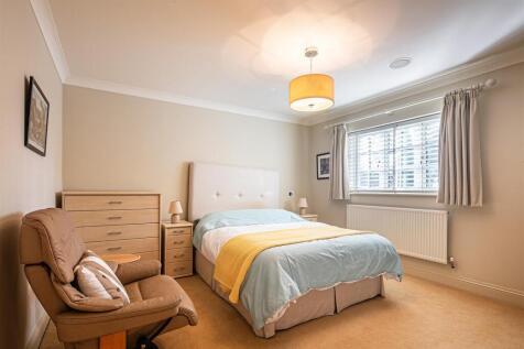 7 bed, 4 bath Detached in Sheffield - Photo 26