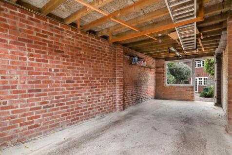 Courtyard Rear Garden and Garage