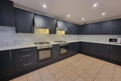 8-bed house on Richmond Avenue, Hyde Park LS6 1DB, £4,040/mo
