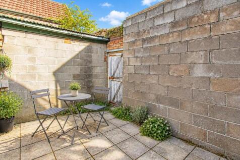 163 Glenroy Garden1.jpg