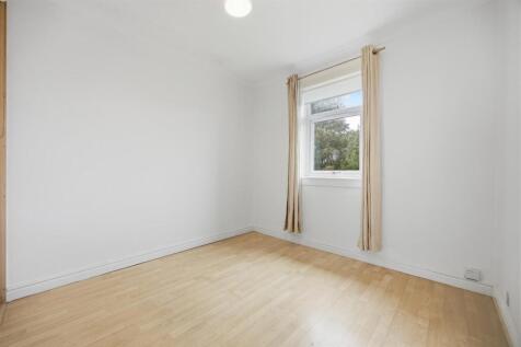 23_GALLOWHILL_GROVE_LENZIE_013.JPG
