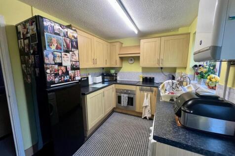 Kitchen 2.jpg