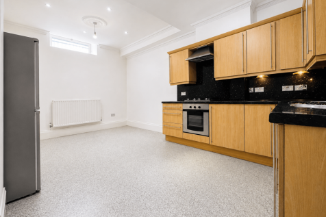 Lovely 2 bedroom, 2 reception room apartment in a