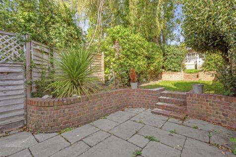 27 Pinions Road, HP13 7AS-11.jpg