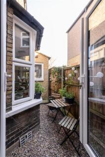Winchester Road, E4