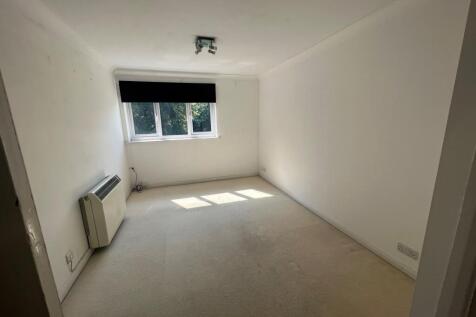 Rosehip Way, Lychpit, RG24 photo 3