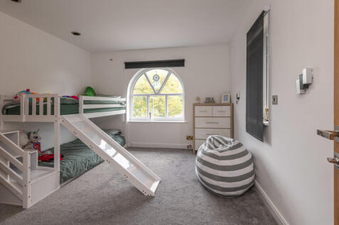 31 - 10 Bradfield...