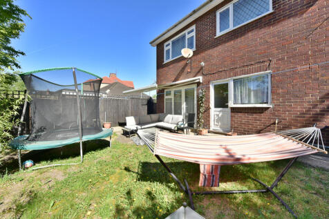 REAR GARDEN LAWN
