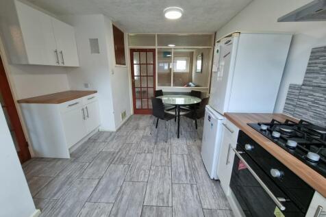 79 Kennedy Square, Leamington Spa photo 3