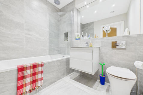 CAM01984G0-PR0538-STILL009