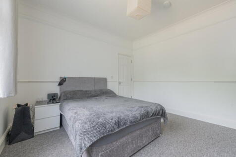 Fareham Road, Gosport, Hampshire, PO13 0AE photo 4