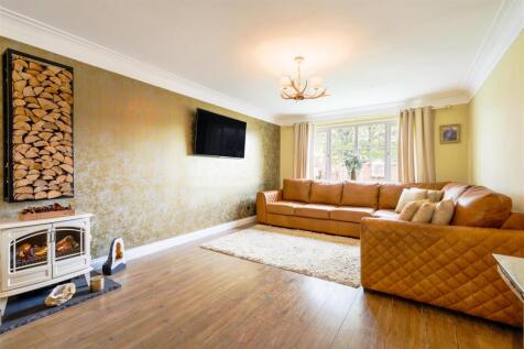 Living Room / Dining Area