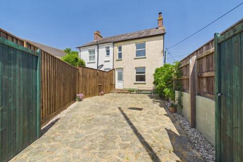 Front with Drive/Front Garden