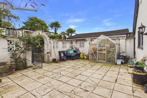 CAM03729G0-PR0427-STILL030