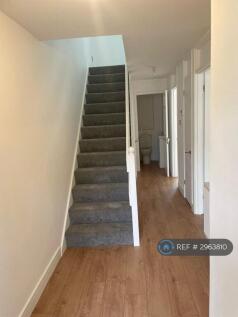 Burke Close, London, SW15 photo 5