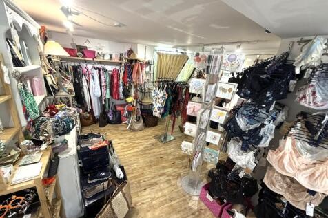 Retail Property (high street) to rent Image 4