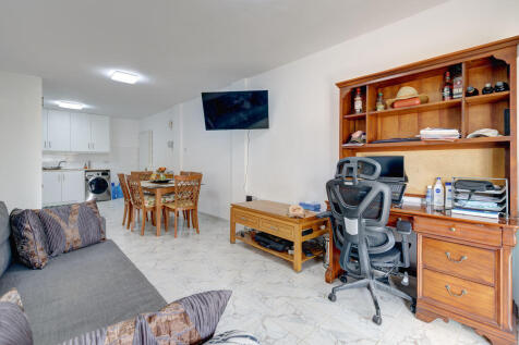 Lounge Kitchen...