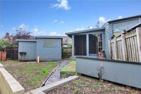Side Garden/Sheds