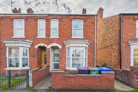 3-bed semi-detached on Robin Hoods Walk, Boston, Lincolnshire, £900/mo