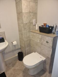 Modern tiled bathroom with a wall-hung style to...