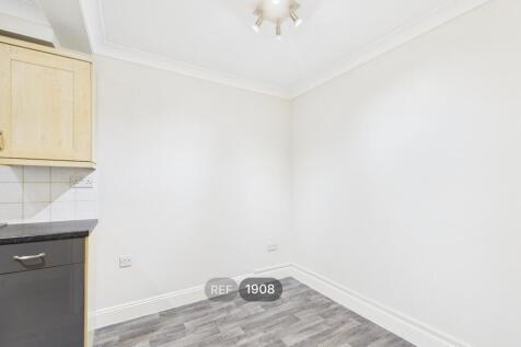 Kitchen / Dining area