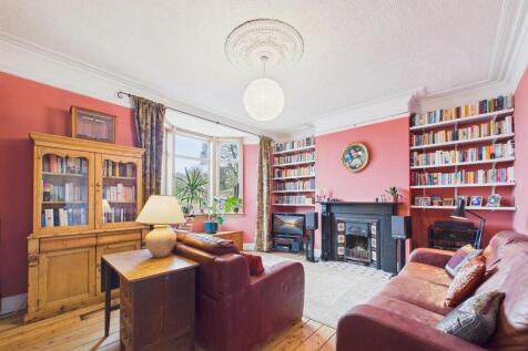 BEDROOM/SITTING ROOM