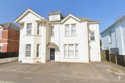 3-bed flat on Alington Road, Bournemouth, BH3, £2,200/mo