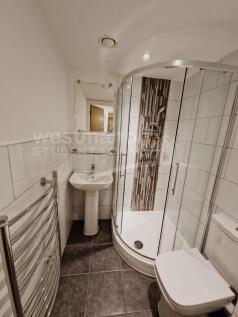 FLAT 13 EN-SUITE