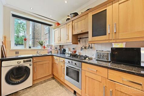 Streatham Common North, Newlands Court Streatham Common North, SW16 photo 3